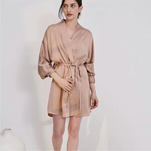lunya Satin Short Kimono Robe in Taupe Blush